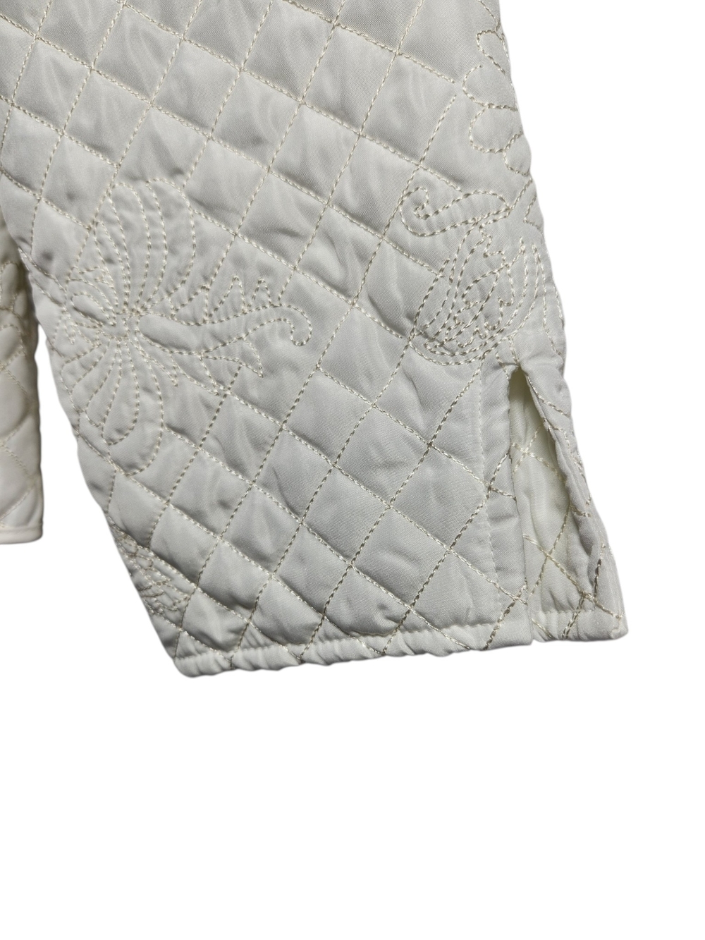 R.Q.T Women's Quilted Embroidered Jacket Ivory Floral Button Front Lined Size L - Picture 5 of 16